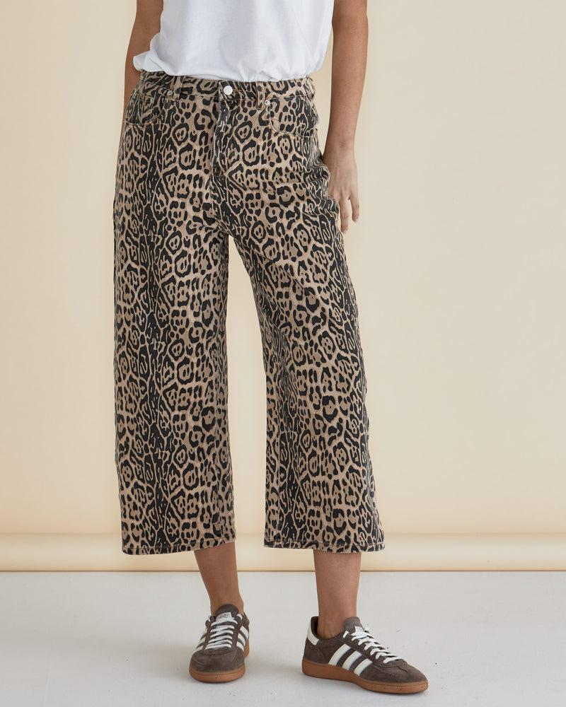 Bella Relaxed Cropped Jean Leopard